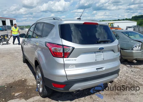 2017 Ford Escape Titanium z USA, uszkodzony, nr VIN 1FMCU9J93HUE43374